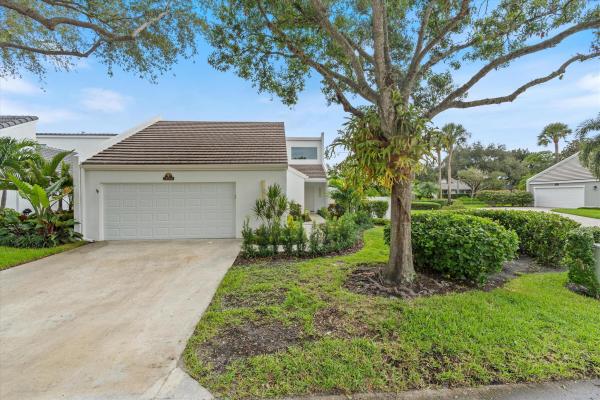 Green's Cay Of Jonathan's Landing, 17060 Traverse Cir, Jupiter, Florida 33477, image 1