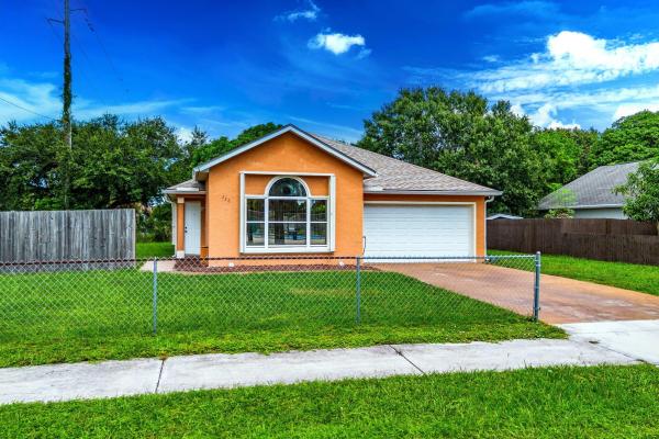 Villamara Place, 726 Maple Ave, Fort Pierce, Florida 34982, image 1