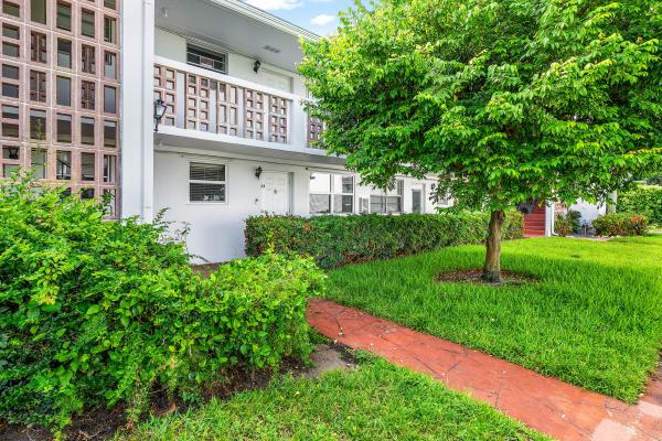 Palm Royal, 40 SE 13th St #A3, Boca Raton, Florida 33432, image 2