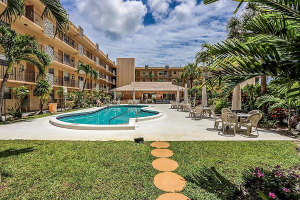 Warrenton House, 2145 Pierce St #326, Hollywood, Florida 33020, image 1