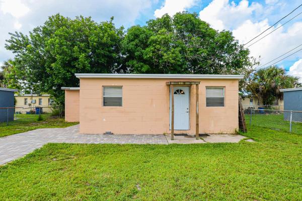 Fort Pierce Residential, 2511 Avenue L, Fort Pierce, Florida 34947, image 1