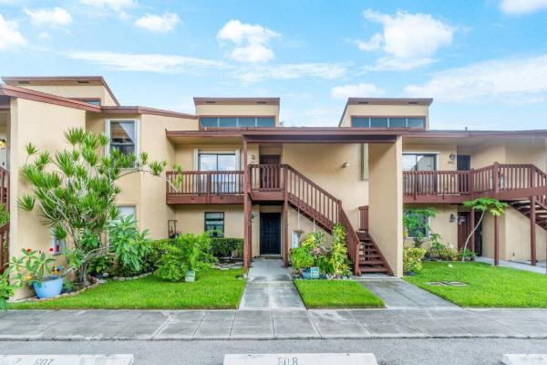 608 Lakeview Dr E, Royal Palm Beach, Florida 33411, image 1
