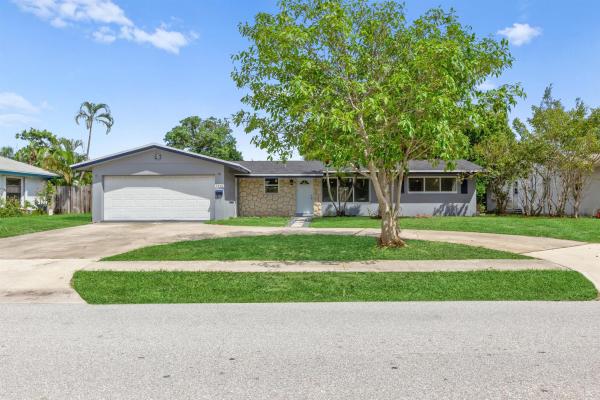 Woodcrest Manor, 1510 SW 2nd St, Boynton Beach, Florida 33435, image 1