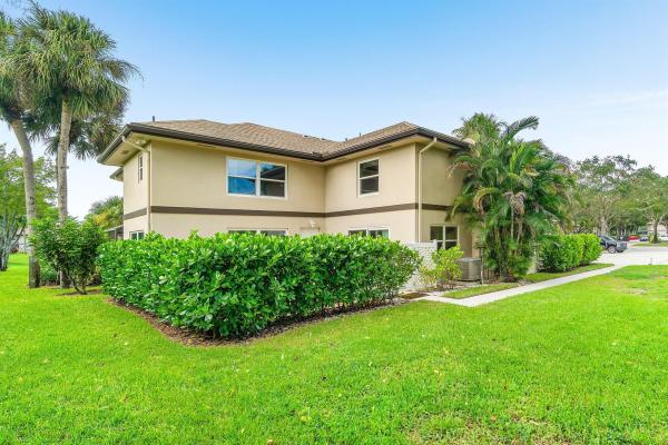 Stamford At Royal Palm Beach, 43 Essex Ct #C, Royal Palm Beach, Florida 33411, image 1