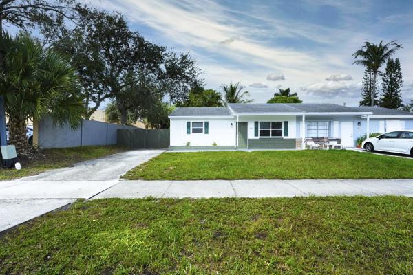 Palm Beach Villas, 5700 S 57th Ave, Greenacres, Florida 33463, image 1