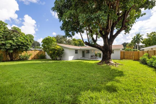 Palm Beach Gardens No HOA, 9733 Daffodil Cir S, Palm Beach Gardens, Florida 33410, image 2