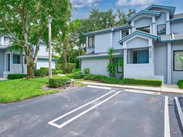 305 Harbour Pointe Way, Greenacres, Florida 33413, image 1