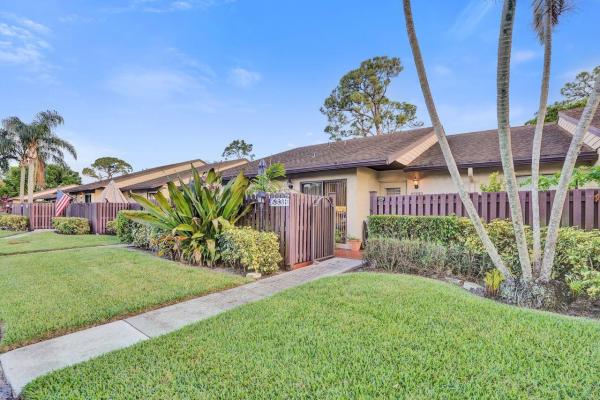 Pine Ridge North 2, 633 Sea Pine Way #H, Greenacres, Florida 33415, image 1