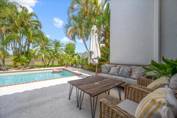 Windsor Way, 2585 Sheltingham Dr, Wellington, Florida 33414, image 2