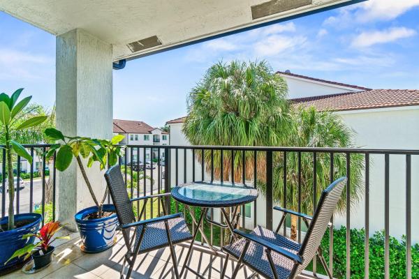 320 Villa Cir, Boynton Beach, Florida 33435, image 1