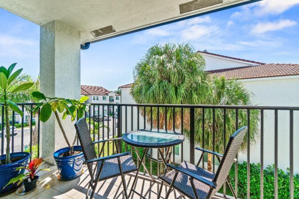 Mirabella Villas, 320 Villa Cir, Boynton Beach, Florida 33435, image 2