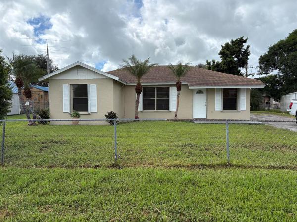Park Estates, 832 SW Avenue I, Belle Glade, Florida 33430, image 1