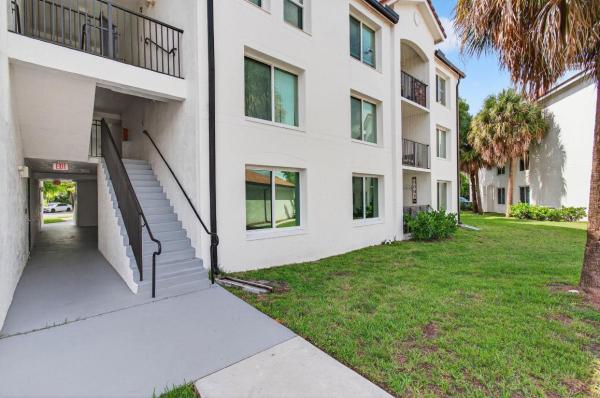 Mirabella Villas, 1202 Villa Ln, Boynton Beach, Florida 33435, image 2