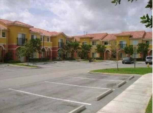 Santa Catalina Townhomes, 1407 S Santa Catalina Cir, North Lauderdale, Florida 33068, image 1