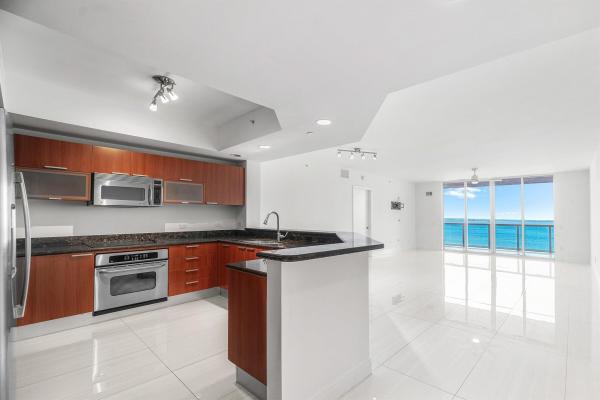 Marina Grande Club & Residences, 2650 Lake Shore Dr 1005, Riviera Beach, Florida 33404, image 1