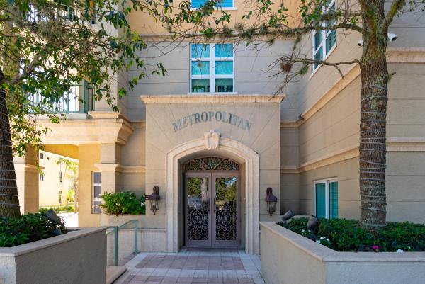 Metropolitan, 403 S Sapodilla Ave 207, West Palm Beach, Florida 33401, image 1