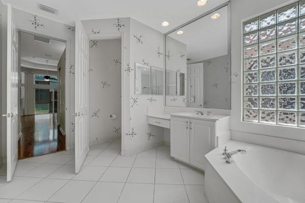 Valencia Shores, 7932 Seagrape Shores Dr, Lake Worth, Florida 33467, image 2