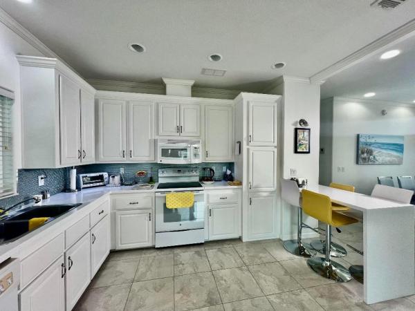 413 Hibiscus Dr, Deerfield Beach, Florida 33442, image 2