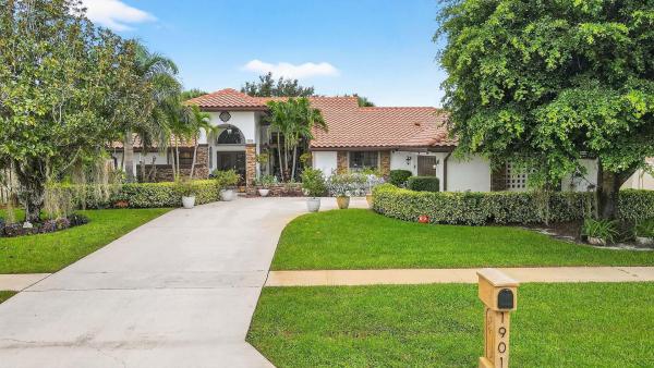 Lynton Circle Of Greenview Shores 2, 1901 Lynton Cir, Wellington, Florida 33414, image 1