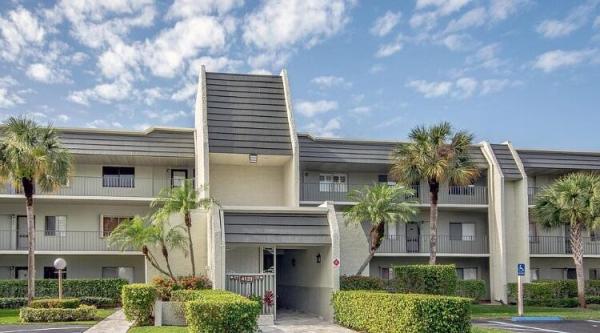 4100 Tivoli Ct 301, Lake Worth, Florida 33467, image 1
