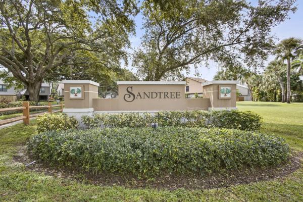 Sandtree Townhouses, 323 Sandtree Dr, Palm Beach Gardens, Florida 33403, image 1