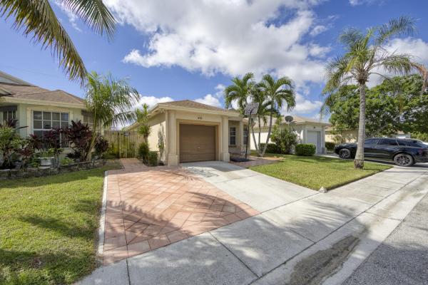 Hawks Landing, 416 S Circle Dr, Boynton Beach, Florida 33435, image 1