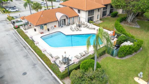 San Remo Golf & Tennis Club, 5201 W Club Cir #203, Boca Raton, Florida 33487, image 1