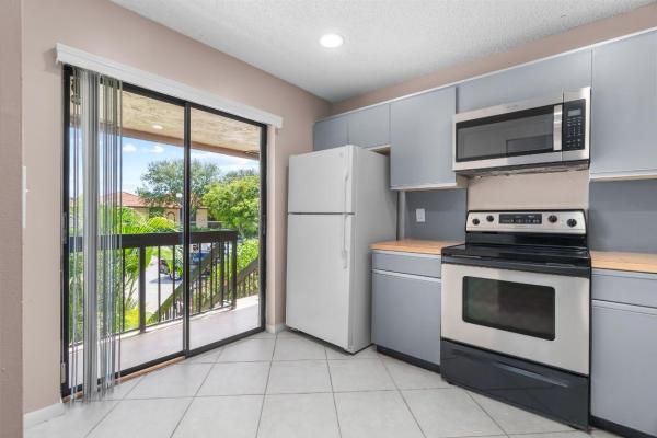 San Remo Golf & Tennis Club, 5201 W Club Cir #203, Boca Raton, Florida 33487, image 2