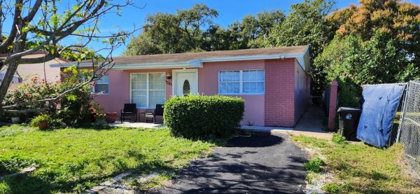 La Quintana Manor, 1341 SW 24th Ave, Fort Lauderdale, Florida 33312, image 1
