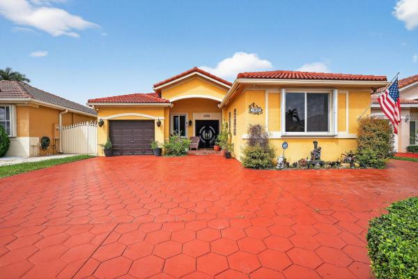 19828 NW 81st Pl, Hialeah, Florida 33015, image 1