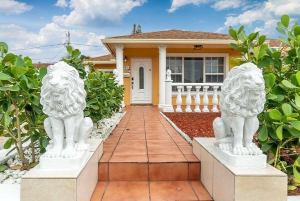 Bunker Hill, 951 Green St, West Palm Beach, Florida 33405, image 1