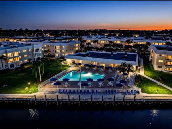 Colonial Club, 27 Colonial Club Dr 105, Boynton Beach, Florida 33435, image 1