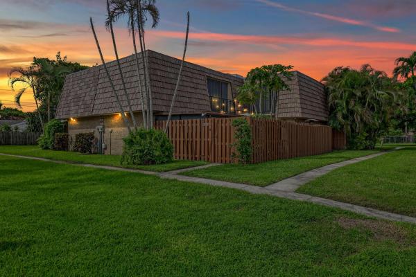 Springdale, 923 Springdale Cir, Palm Springs, Florida 33461, image 1