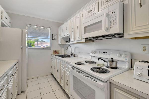 High Point Of Delray 1, 170 High Point Ter E #B, Delray Beach, Florida 33445, image 2