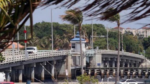 121 S Lake Dr, Loxahatchee Groves, Florida 33462, image 1