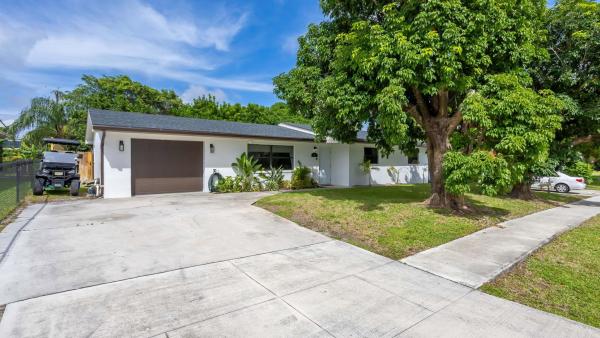 Woodcrest Manor, 213 SW 12th Ave, Boynton Beach, Florida 33435, image 1