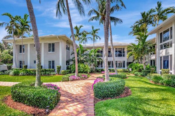 Lyndon Arms, 200 Andrews Ave #1, Delray Beach, Florida 33483, image 2