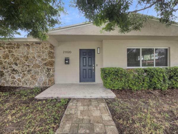 21020 Highland Lakes Blvd, Unincorporated Dade County, Florida 33179, image 1