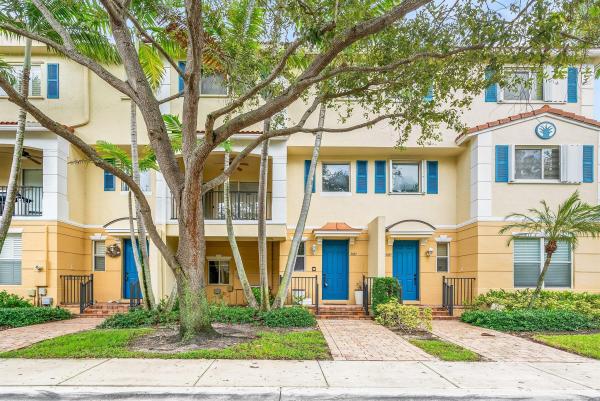 Parkside Square, 3187 N Oasis Dr, Boynton Beach, Florida 33426, image 1