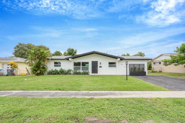 Palm Beach Cabana Colony, 3288 Bermuda Rd, Palm Beach Gardens, Florida 33410, image 1