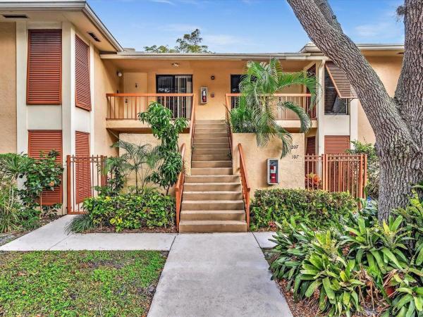 Sanctuary Pines In Boca Raton, 3939 NE 5th Ave #B203, Boca Raton, Florida 33431, image 1