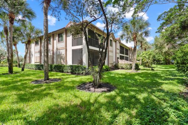 Dunbar Woods, 1101 Duncan Cir #102, Palm Beach Gardens, Florida 33418, image 2