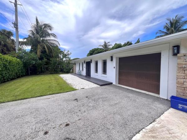Bellview Court, 902 S Swinton Ave, Delray Beach, Florida 33444, image 1
