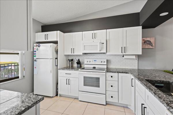 Sabal Ridge, 701 Sabal Ridge Cir #F, Palm Beach Gardens, Florida 33418, image 1