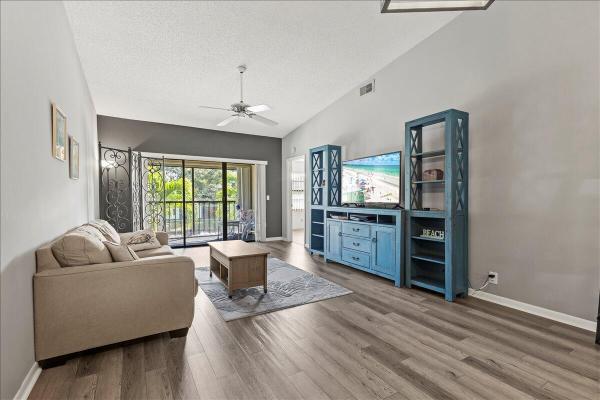 Sabal Ridge, 701 Sabal Ridge Cir #F, Palm Beach Gardens, Florida 33418, image 2