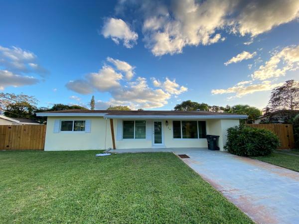 Spanish Village, 124 NW 9th St, Boca Raton, Florida 33432, image 1
