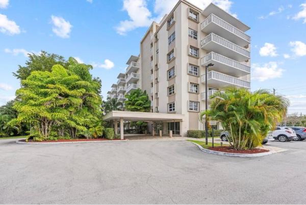 Coral Lake Tower, 1831 NE 38th St #410, Oakland Park, Florida 33308, image 1