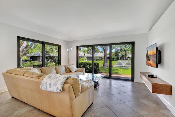 Club Cottages, 908 Club Dr, Palm Beach Gardens, Florida 33418, image 2