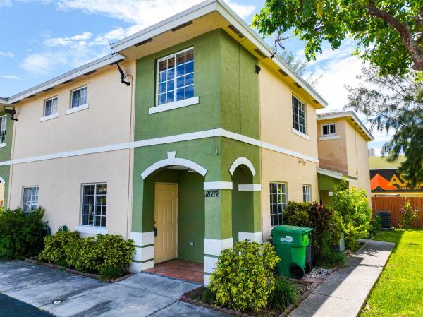 Royale Point Townvillas, 18712 SW 100th Ave #18712, Cutler Bay, Florida 33157, image 1
