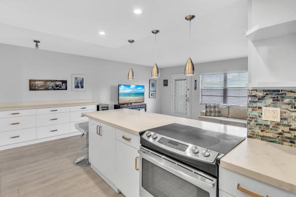 Lucaya Village, 2103 Lucaya Bnd #F3, Coconut Creek, Florida 33066, image 2